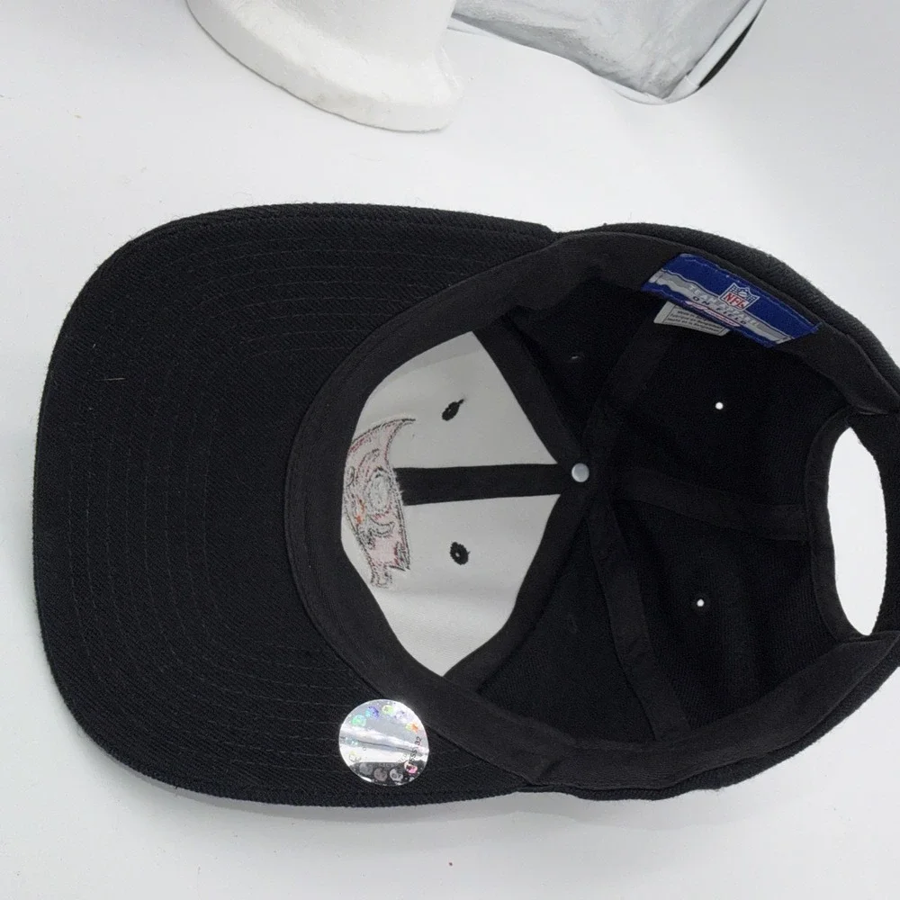 Tampa Bay Buccaneers NFL Reebok Team Apparel Black Adjustable Hat‎ Cap On Field